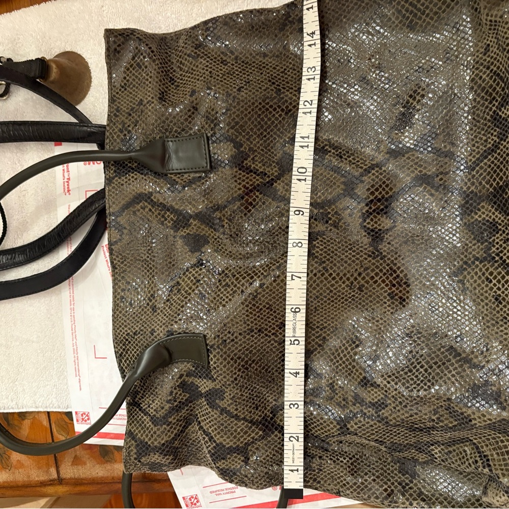 Snakeskin Patterned Handbag - Picture 4 of 5